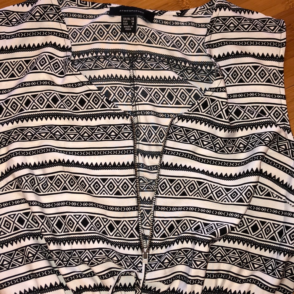 Lightweight Romper - Picture 3 of 8
